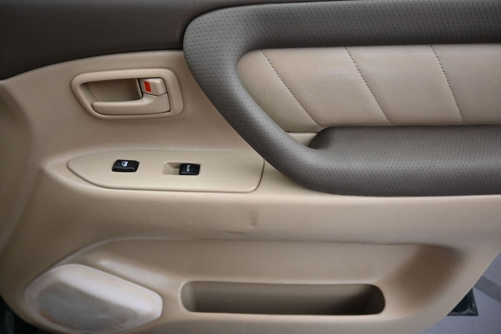 2004 Toyota Land Cruiser Base, photo 39 of 57