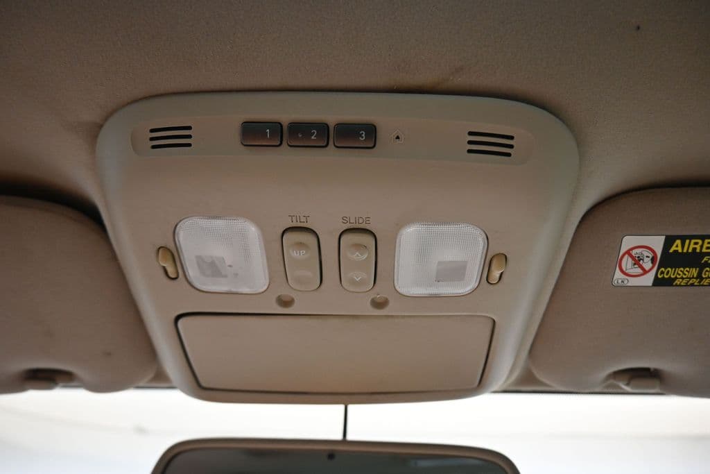 2004 Toyota Land Cruiser Base, photo 24 of 57
