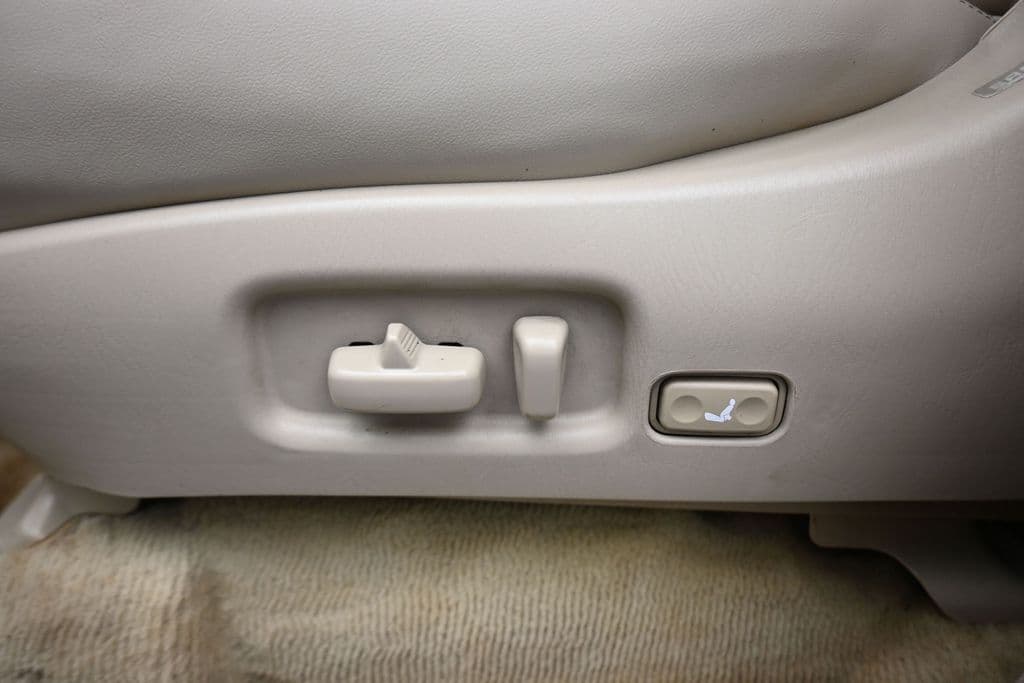 2004 Toyota Land Cruiser Base, photo 12 of 57