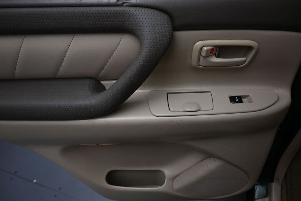 2004 Toyota Land Cruiser Base, photo 29 of 57