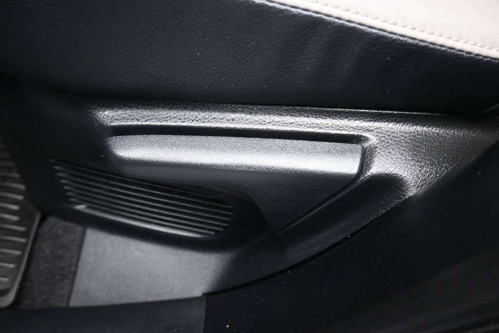 2018 Toyota RAV4 Hybrid Limited, photo 34 of 62