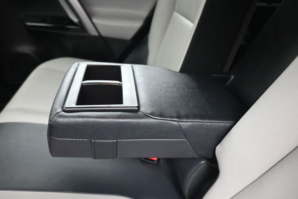 2018 Toyota RAV4 Hybrid Limited, photo 35 of 62