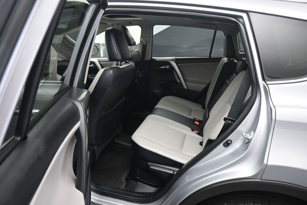 2018 Toyota RAV4 Hybrid Limited, photo 33 of 62