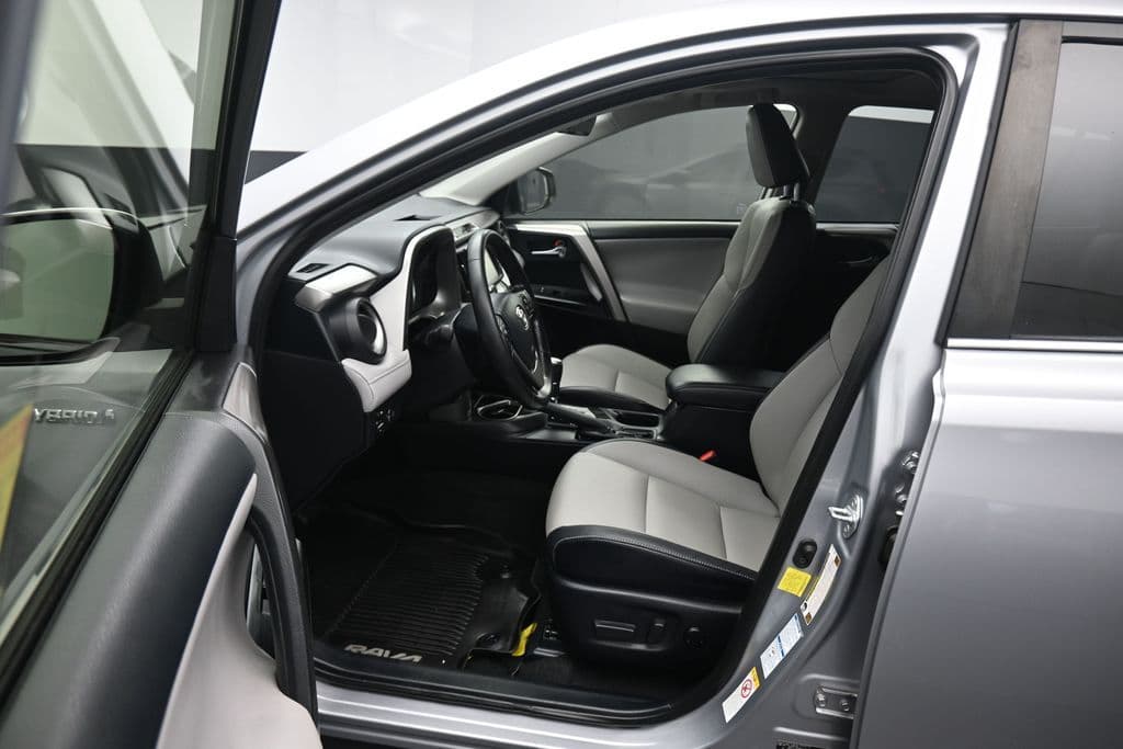 2018 Toyota RAV4 Hybrid Limited, photo 11 of 62