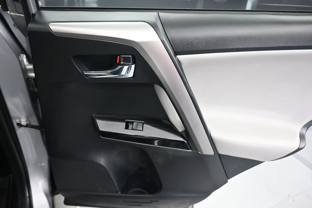 2018 Toyota RAV4 Hybrid Limited, photo 38 of 62