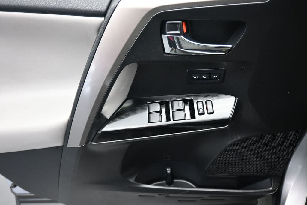 2018 Toyota RAV4 Hybrid Limited, photo 10 of 62