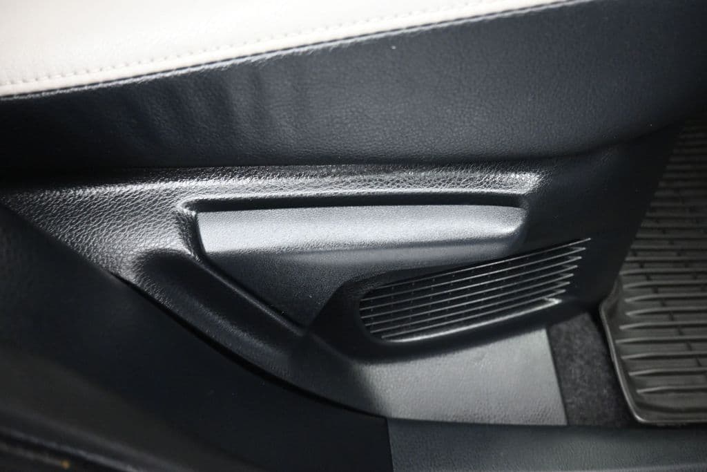 2018 Toyota RAV4 Hybrid Limited, photo 40 of 62