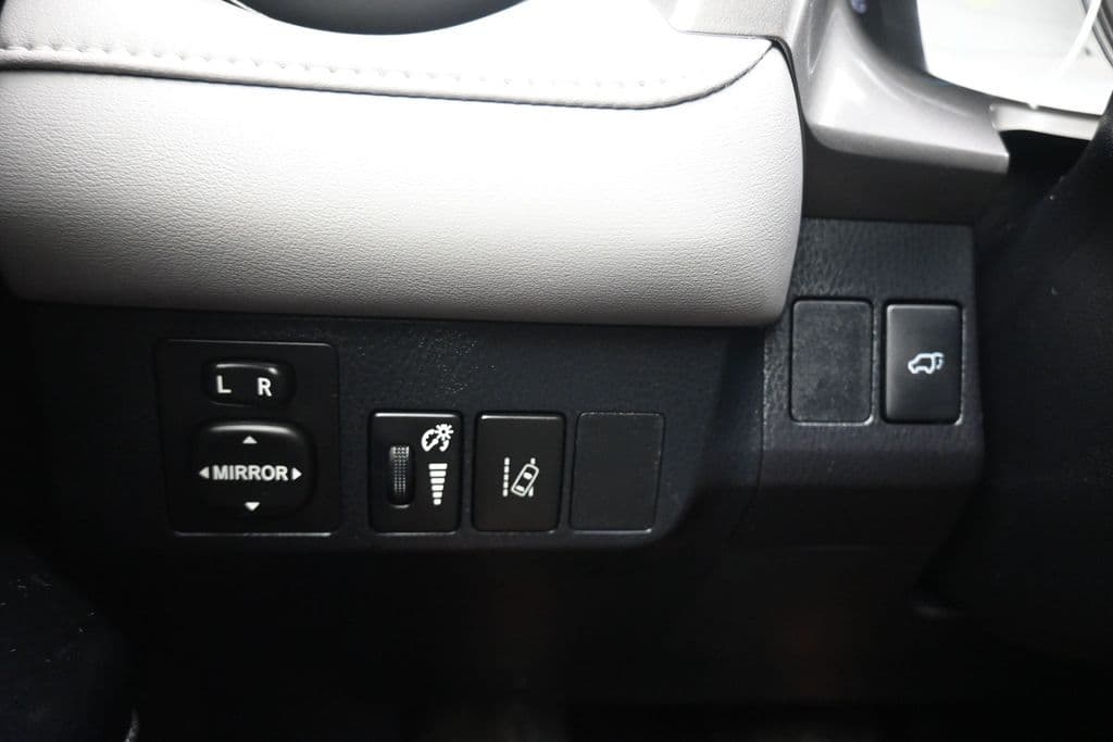 2018 Toyota RAV4 Hybrid Limited, photo 27 of 62