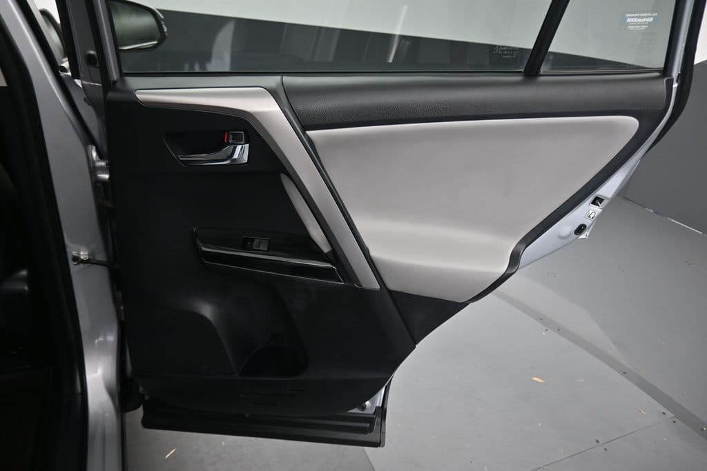 2018 Toyota RAV4 Hybrid Limited, photo 37 of 62