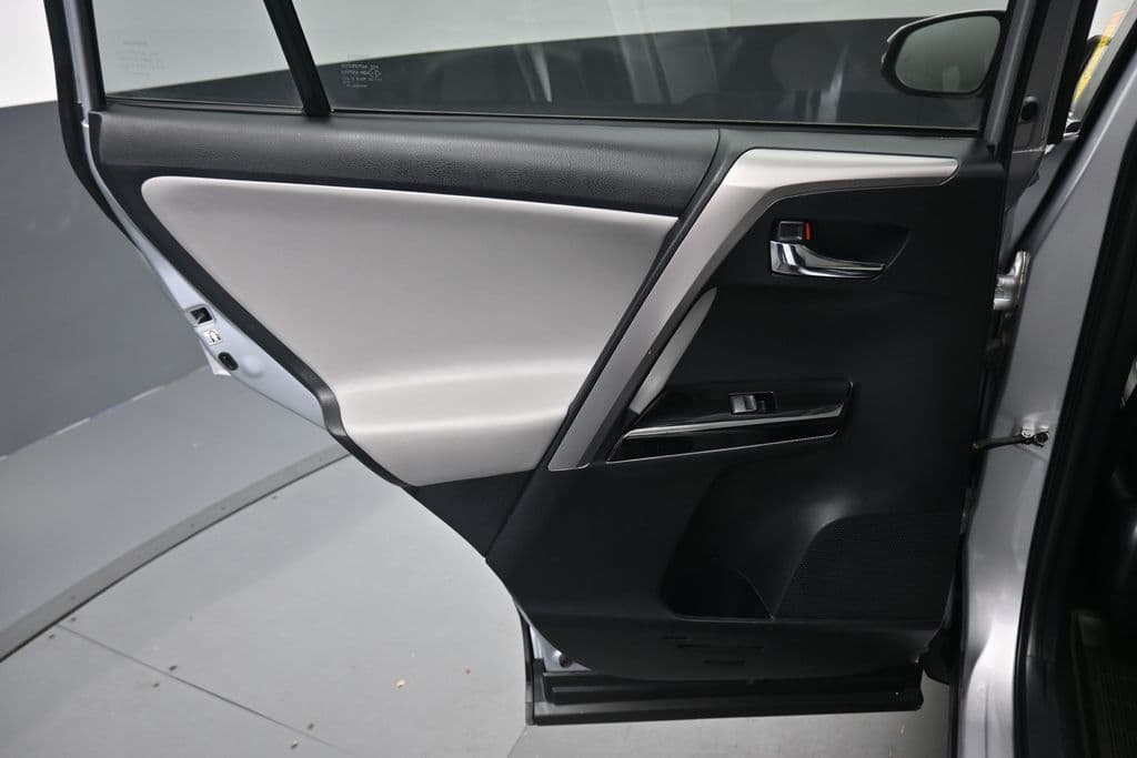 2018 Toyota RAV4 Hybrid Limited, photo 31 of 62