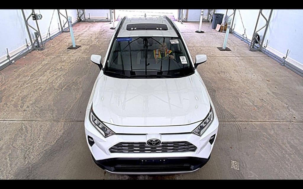 2019 Toyota RAV4 Limited, photo 2 of 9
