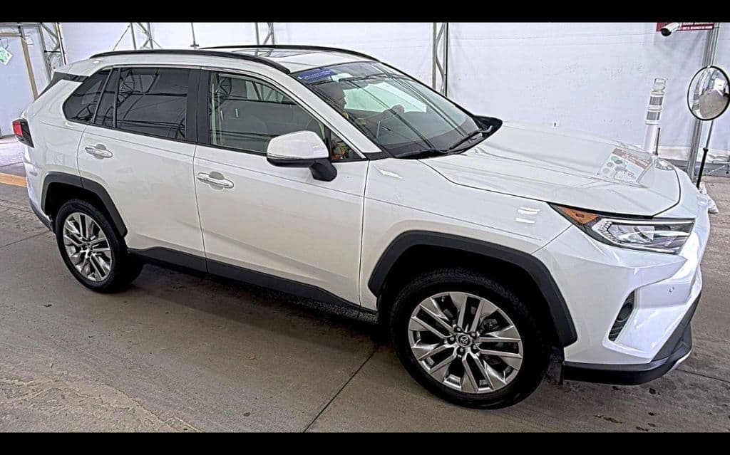 2019 Toyota RAV4 Limited, photo 3 of 9