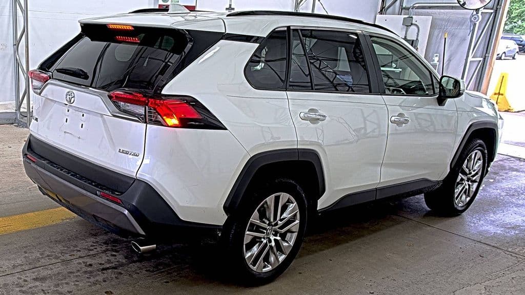 2019 Toyota RAV4 Limited, photo 4 of 9
