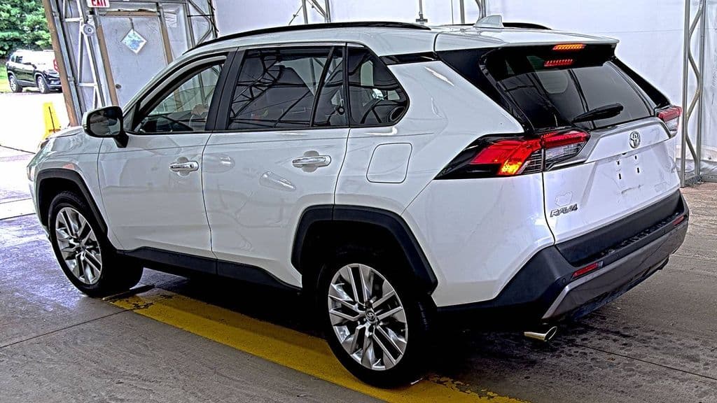 2019 Toyota RAV4 Limited, photo 6 of 9
