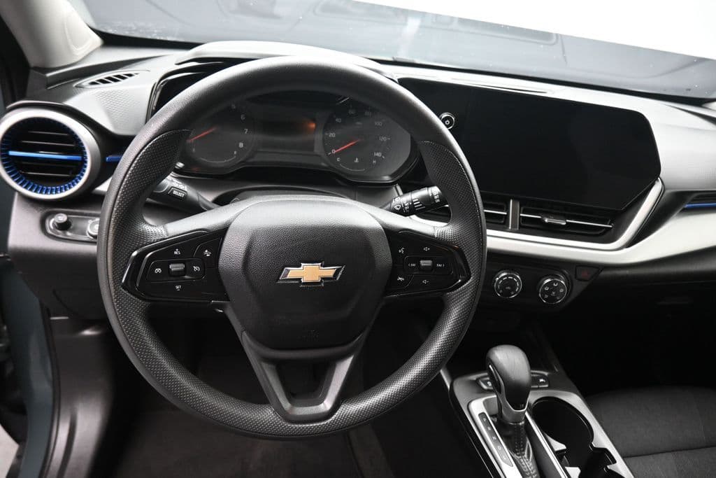 2025 Chevrolet Trax LS, photo 13 of 51