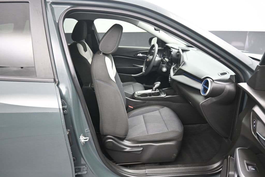 2025 Chevrolet Trax LS, photo 35 of 51