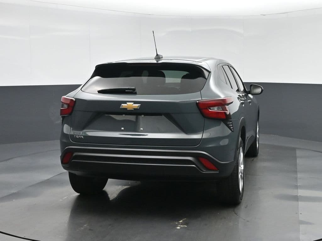 2025 Chevrolet Trax LS, photo 6 of 51