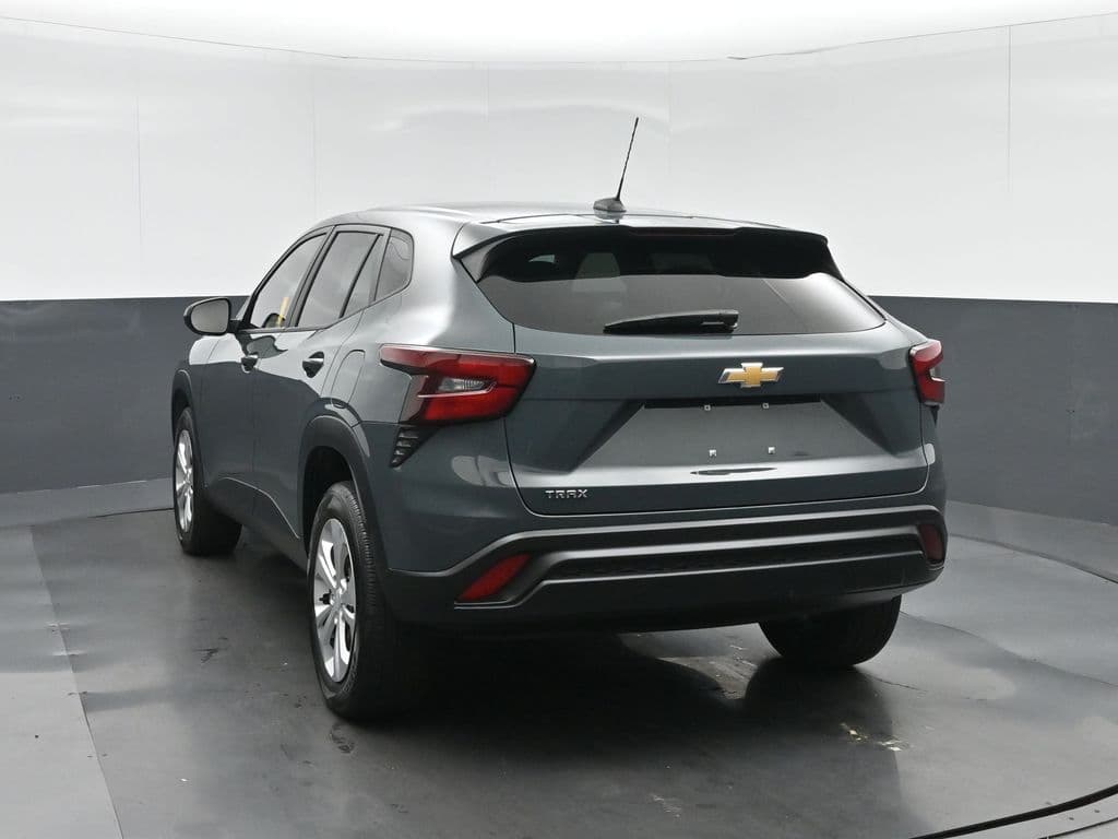2025 Chevrolet Trax LS, photo 5 of 51
