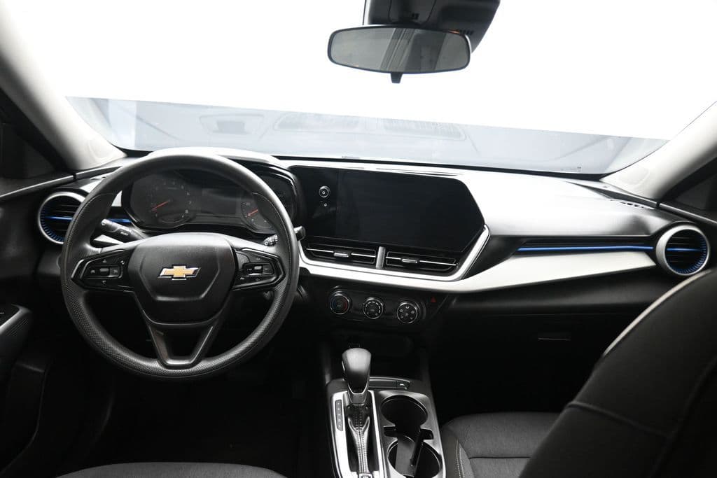 2025 Chevrolet Trax LS, photo 32 of 51