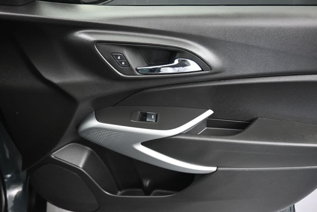 2025 Chevrolet Trax LS, photo 34 of 51