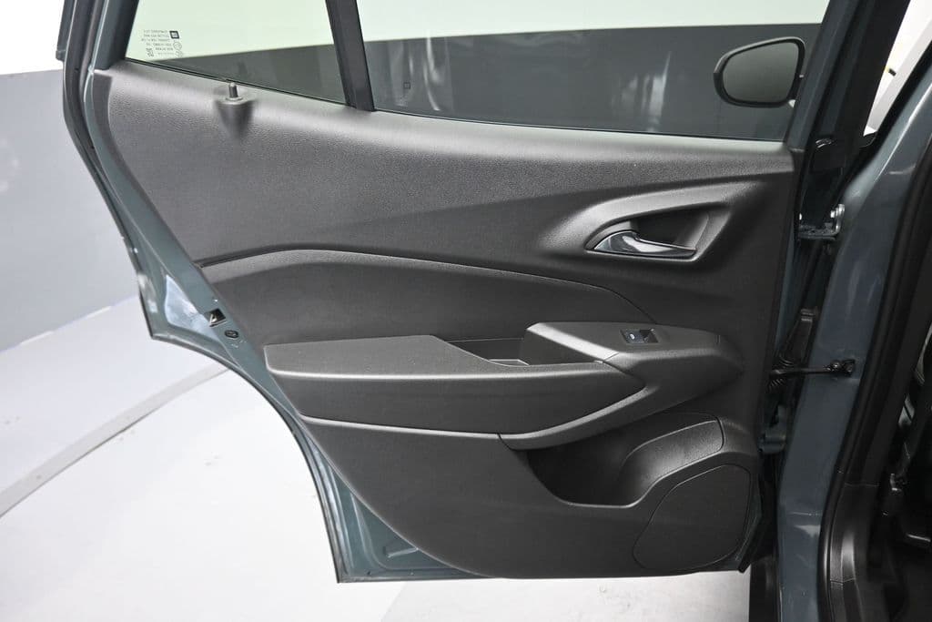 2025 Chevrolet Trax LS, photo 25 of 51