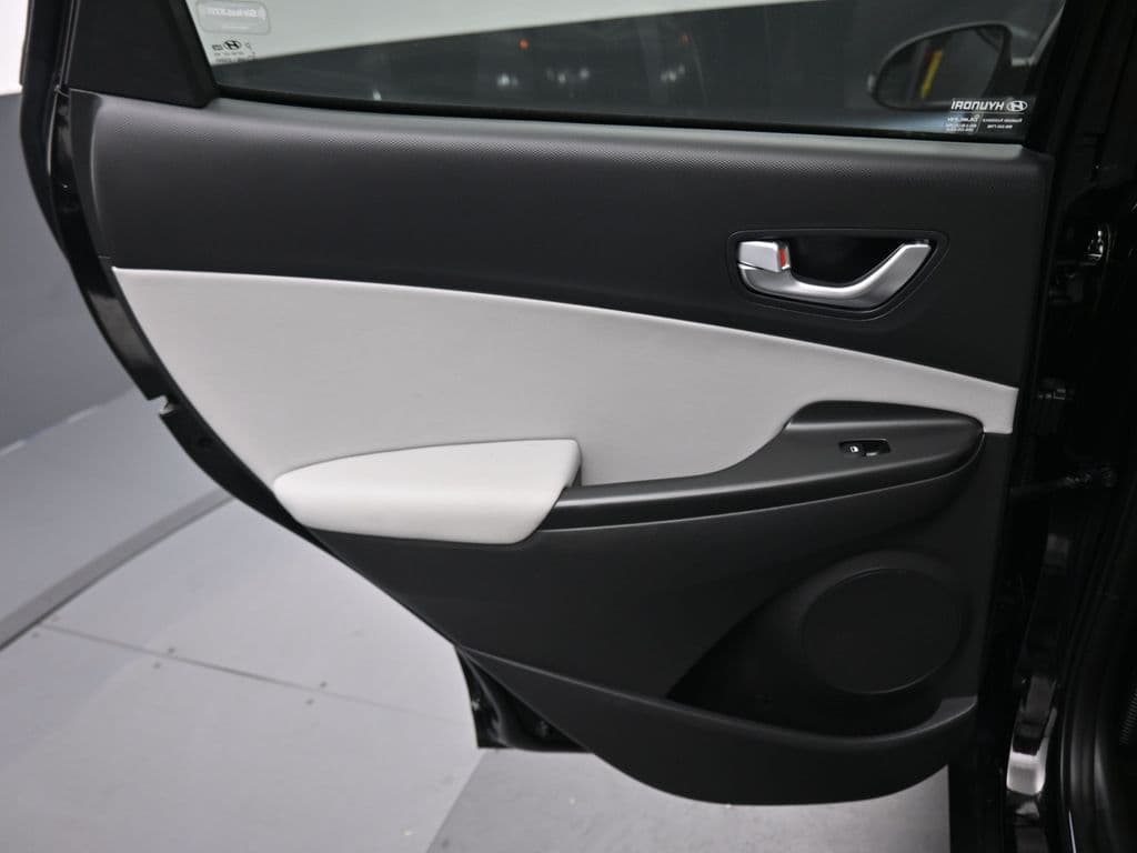 2023 Hyundai Kona Limited, photo 33 of 62