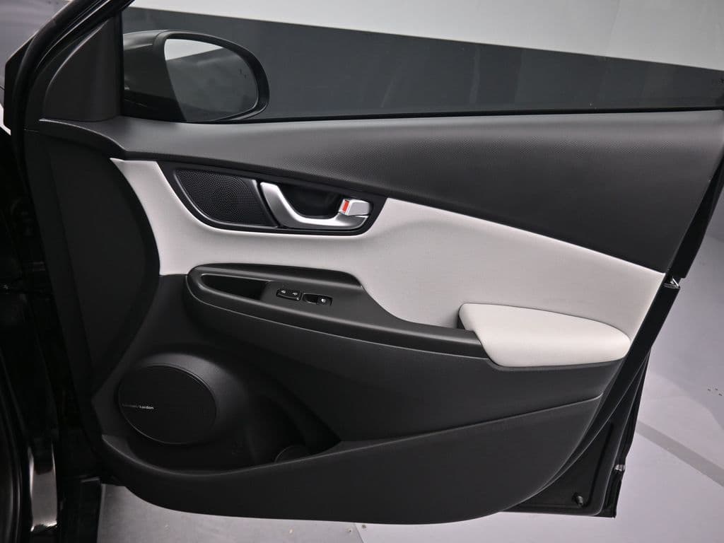 2023 Hyundai Kona Limited, photo 43 of 62