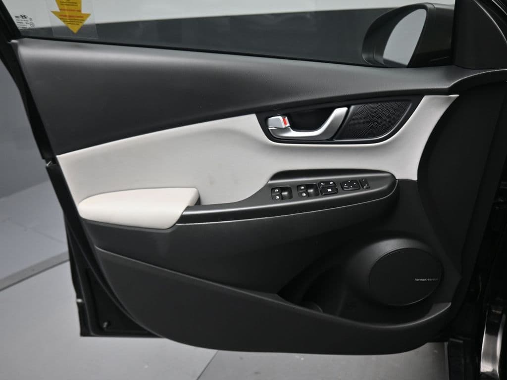 2023 Hyundai Kona Limited, photo 9 of 62