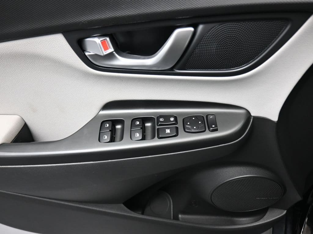 2023 Hyundai Kona Limited, photo 10 of 62
