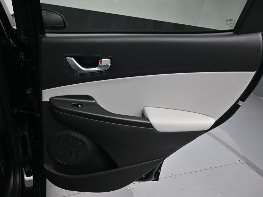 2023 Hyundai Kona Limited, photo 38 of 62