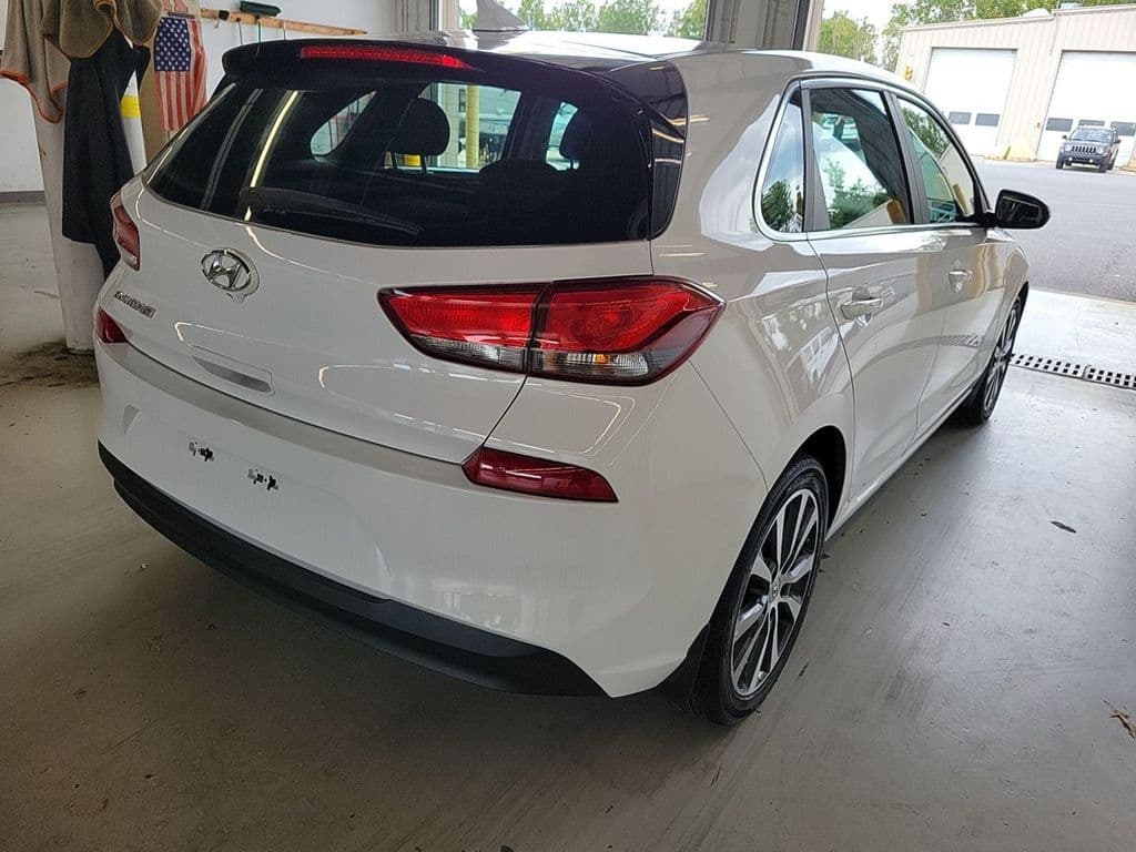 2018 Hyundai Elantra GT Base, photo 3 of 9