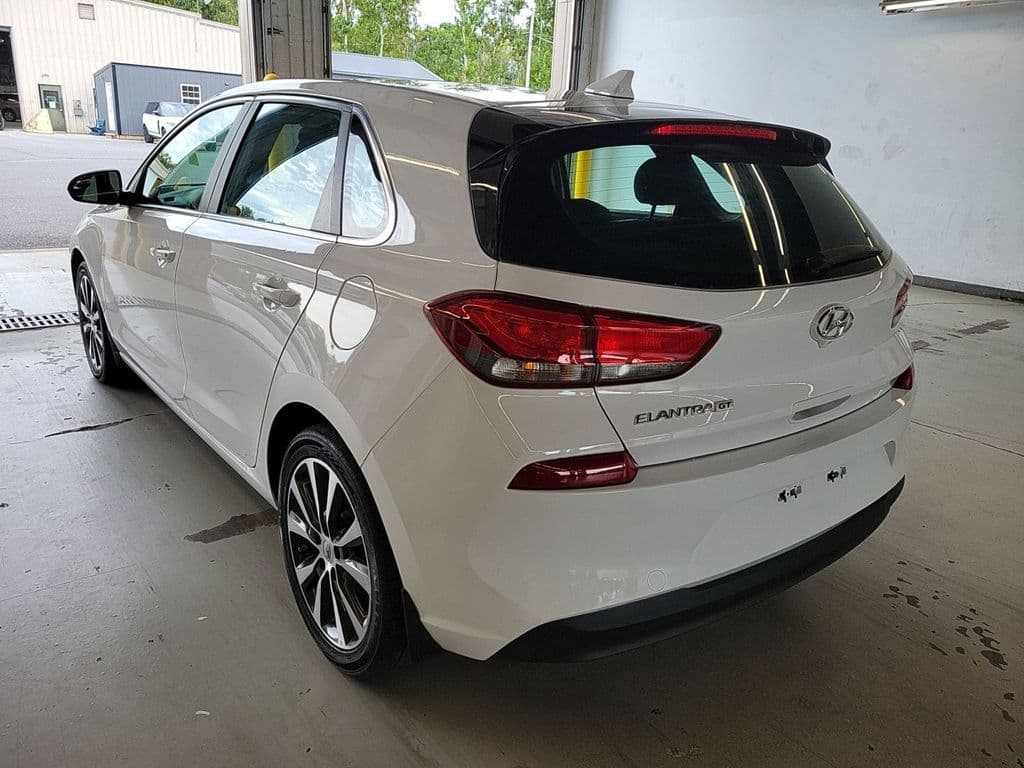 2018 Hyundai Elantra GT Base, photo 4 of 9