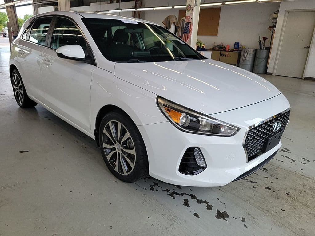 2018 Hyundai Elantra GT Base, photo 2 of 9