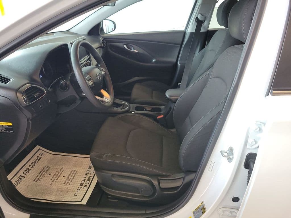 2018 Hyundai Elantra GT Base, photo 6 of 9