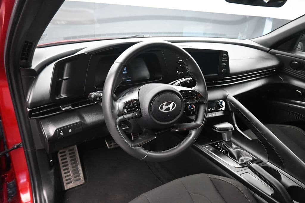 2025 Hyundai Elantra SEL Sport, photo 13 of 58