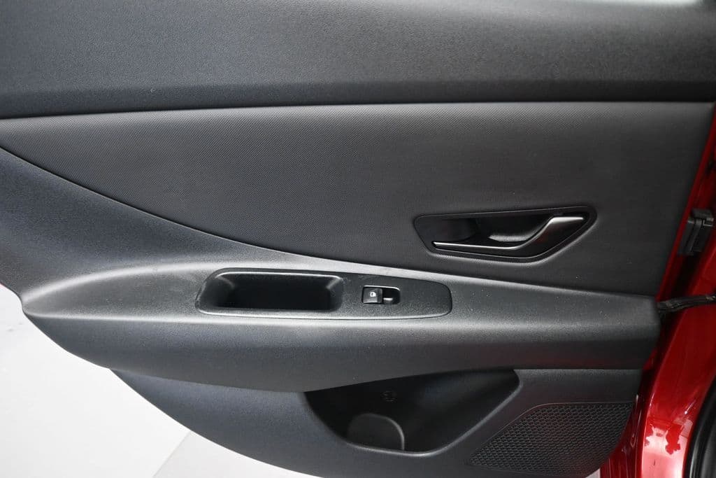 2025 Hyundai Elantra SEL Sport, photo 31 of 58