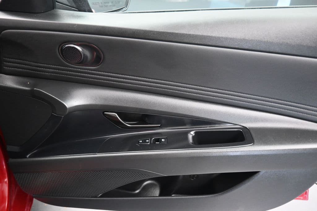 2025 Hyundai Elantra SEL Sport, photo 39 of 58