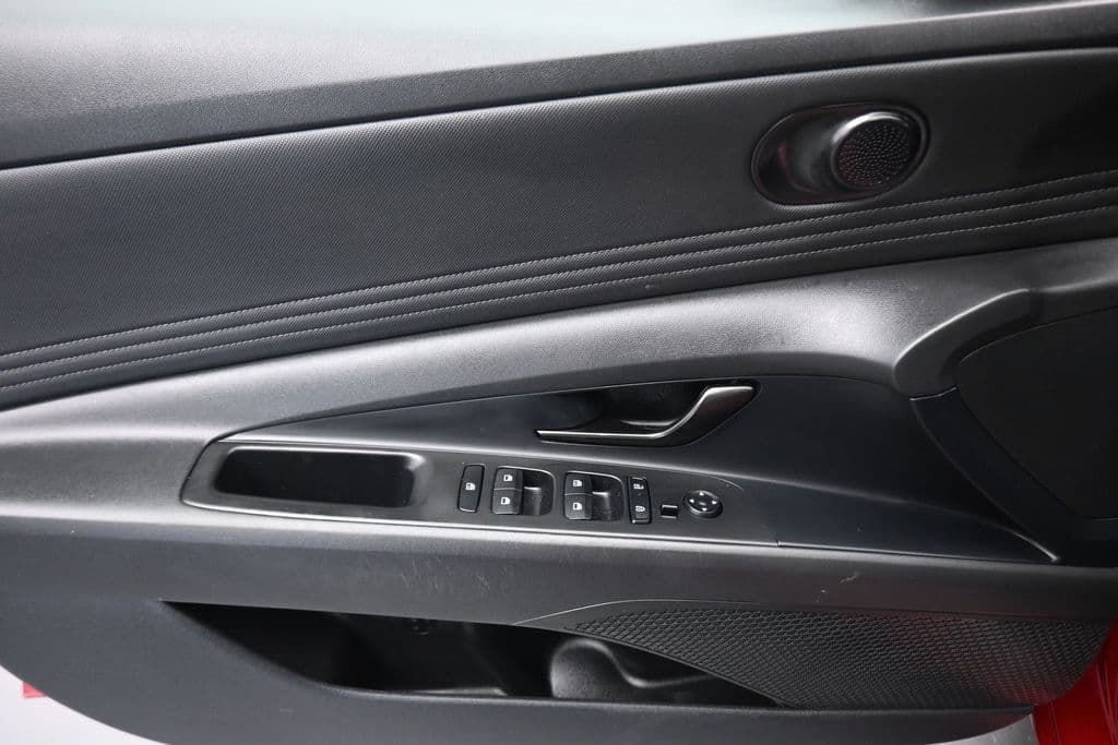 2025 Hyundai Elantra SEL Sport, photo 10 of 58