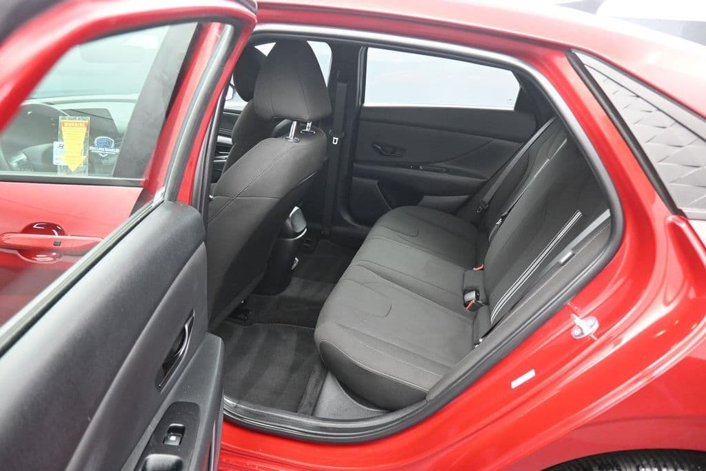 2025 Hyundai Elantra SEL Sport, photo 32 of 58