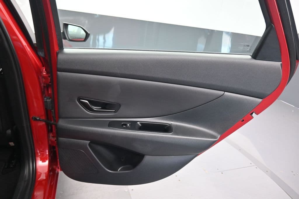 2025 Hyundai Elantra SEL Sport, photo 34 of 58