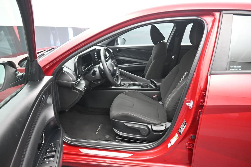 2025 Hyundai Elantra SEL Sport, photo 11 of 58