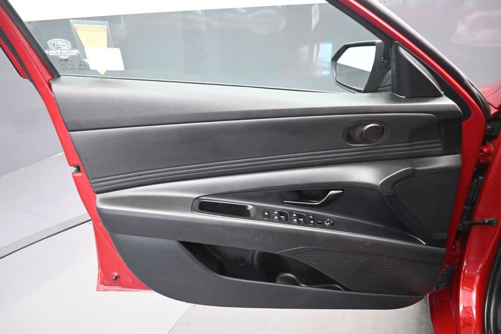 2025 Hyundai Elantra SEL Sport, photo 9 of 58