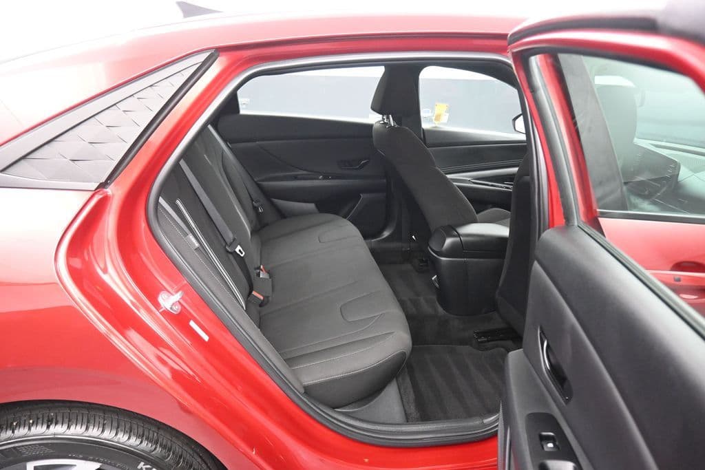 2025 Hyundai Elantra SEL Sport, photo 36 of 58