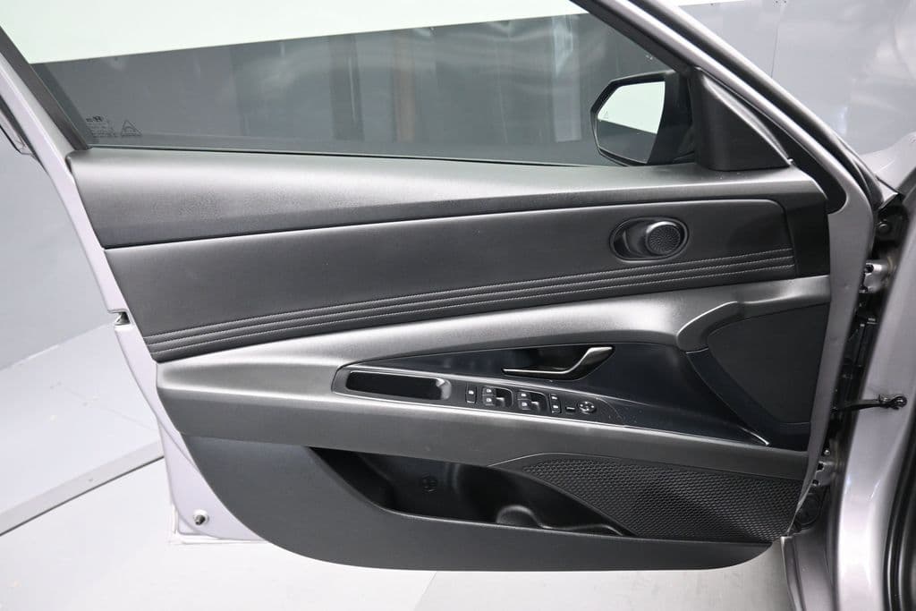 2025 Hyundai Elantra Hybrid SEL Sport, photo 9 of 60