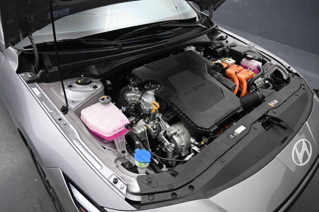 2025 Hyundai Elantra Hybrid SEL Sport, photo 48 of 60