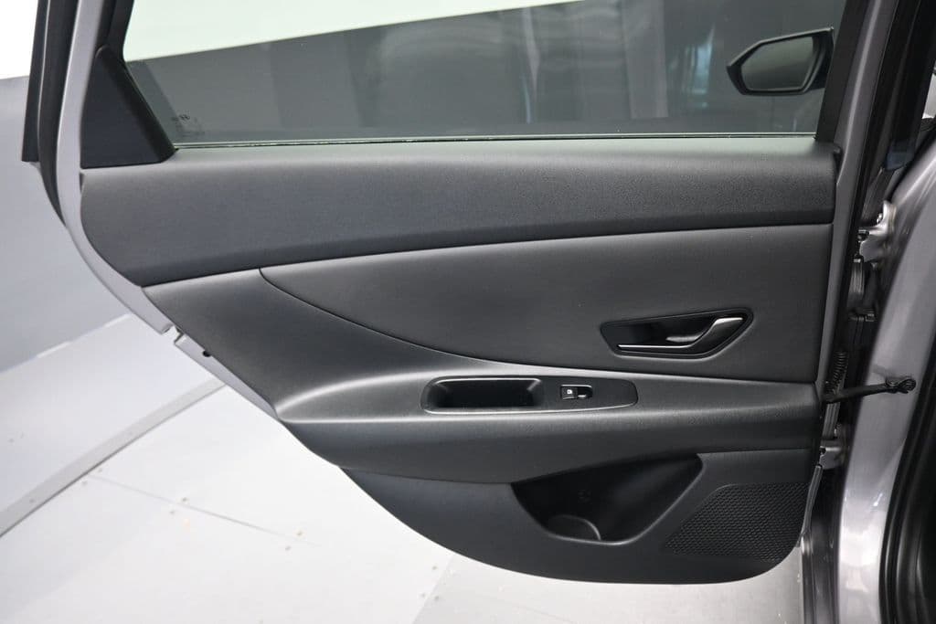2025 Hyundai Elantra Hybrid SEL Sport, photo 33 of 60