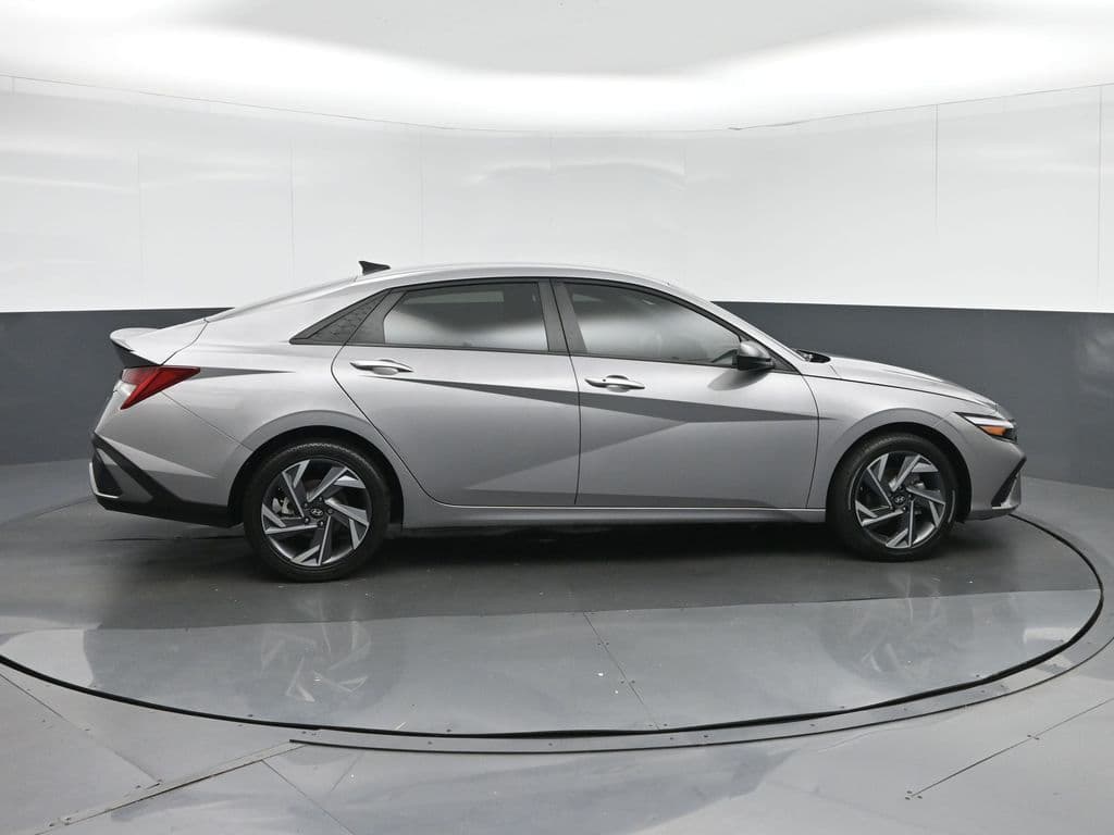 2025 Hyundai Elantra Hybrid SEL Sport, photo 8 of 60