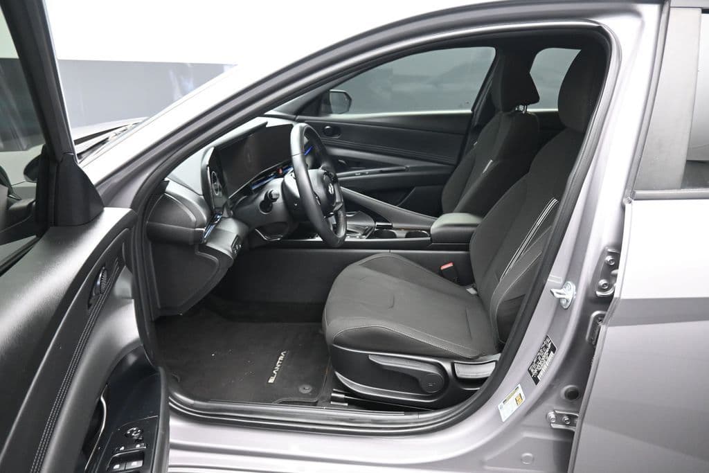 2025 Hyundai Elantra Hybrid SEL Sport, photo 11 of 60