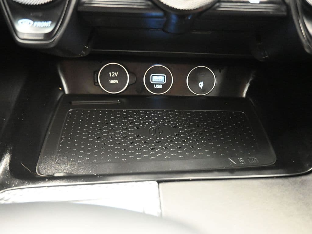 2023 Genesis G70 2.0T, photo 25 of 60