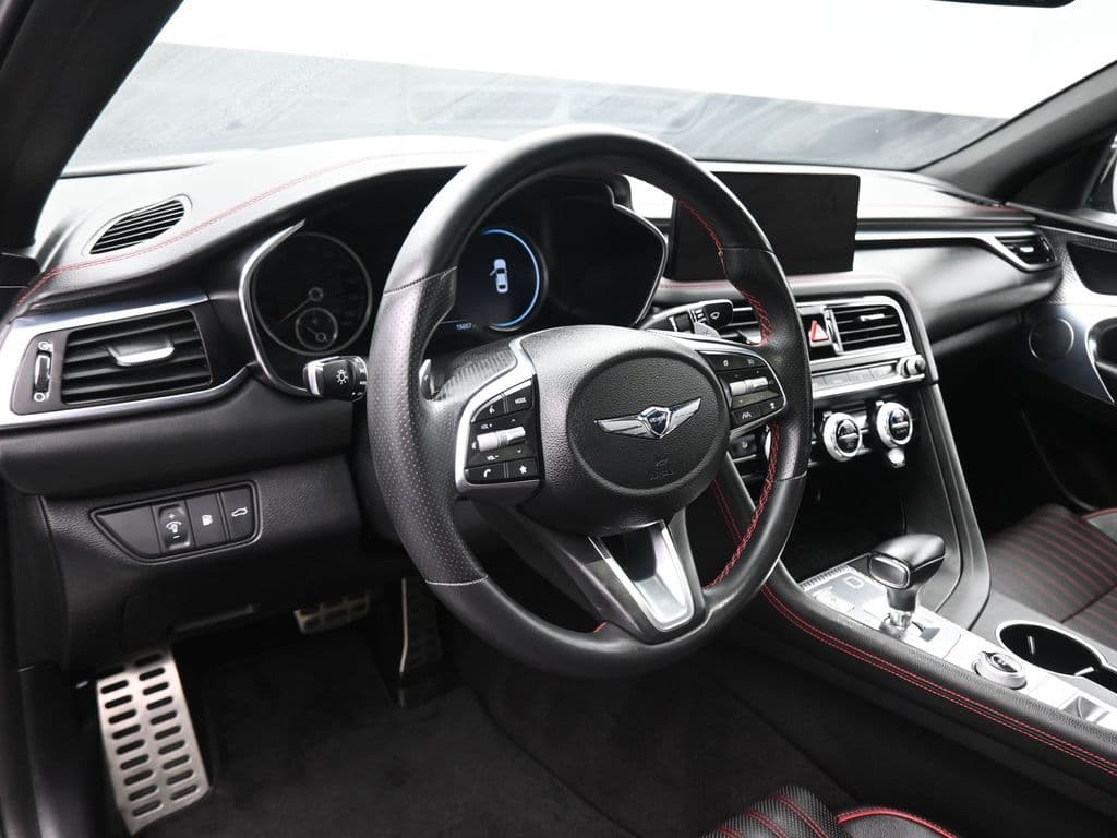 2023 Genesis G70 2.0T, photo 14 of 60